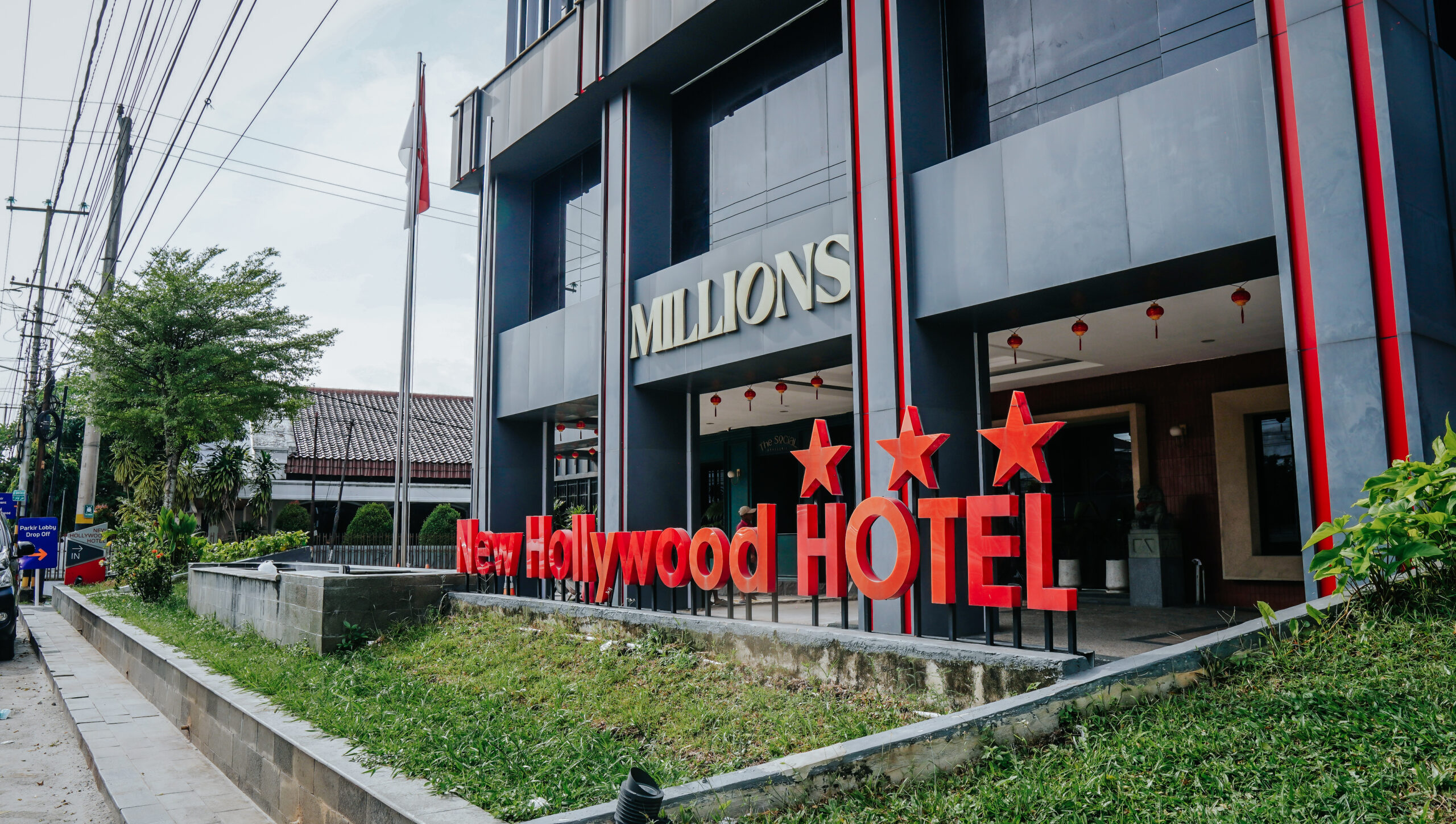 Free WiFi Spa at New Hollywood Hotel